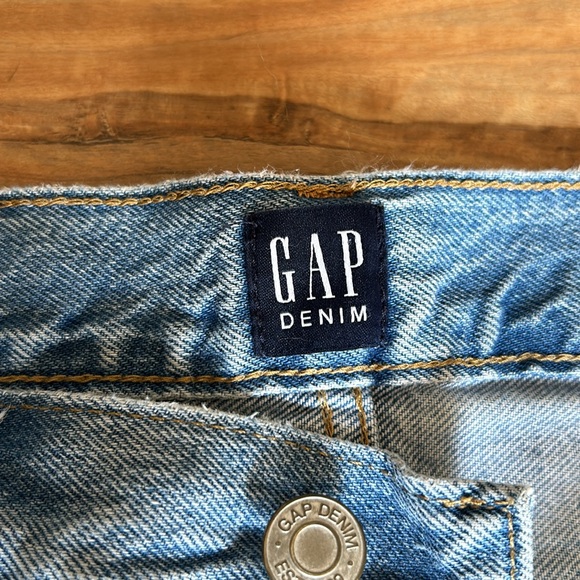 GAP Boyfriend Jeans - Picture 3 of 4